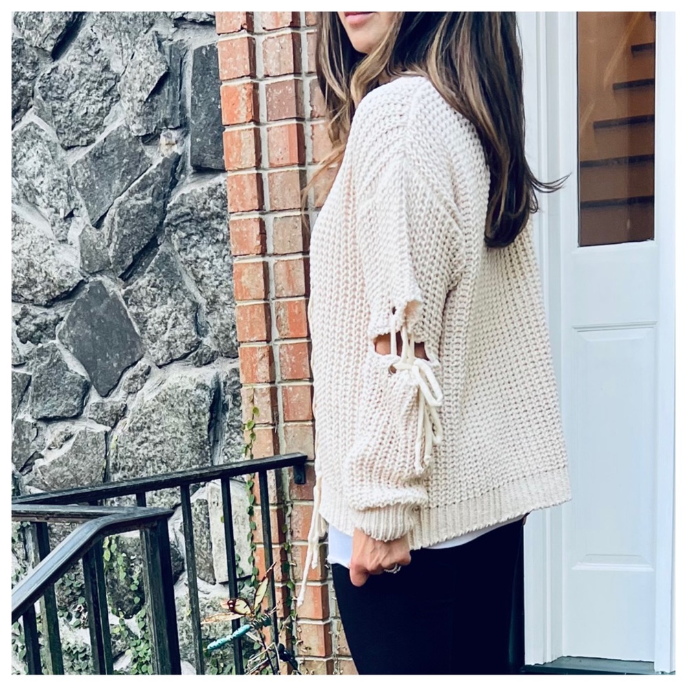 #14 ✨PARIS✨Chenille beige tie sweater - Picture 2 of 6